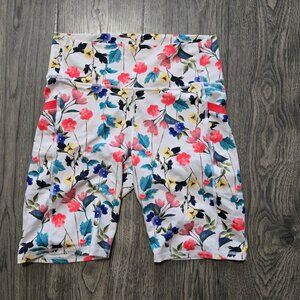 🌸 Fabletics Floral Mid-Length Shorts (Size: Large)